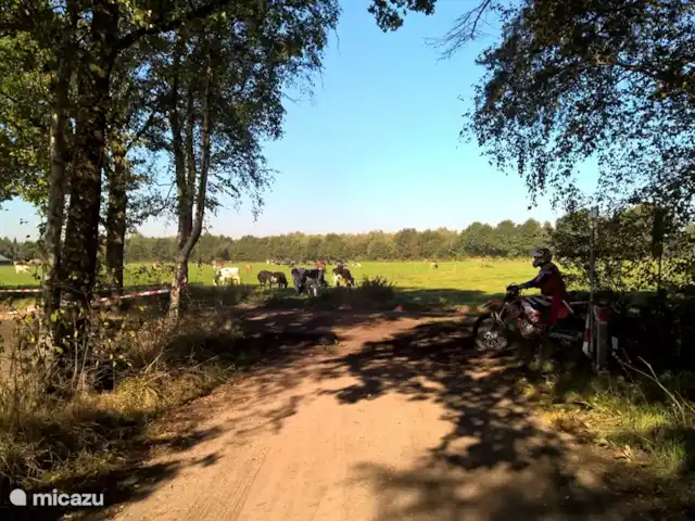 Zand weggetjes en moter-cross. Meer Achterhoek word het niet.